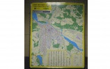 Panel s mapou mesta a linkami MHD umiestnený v podchode Železničnej stanice
