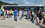 výstup cestujúcich z maximálne obsadeného autobusu Irisbus Citelis PS09D1<br/>DPMZ