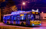 Víťazná fotografia ankety o najkrajší vianočne vyzdobený trolejbus 2020<br/>DPMŽ